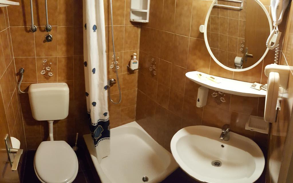 Apartments Bajo - Free Parking Dubrovnik Exterior photo