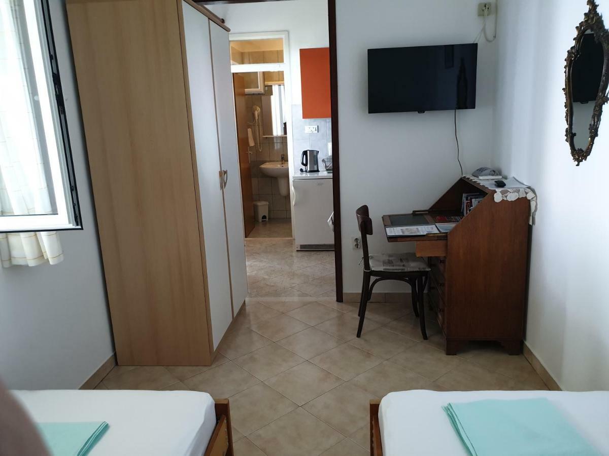 Apartments Bajo - Free Parking Dubrovnik Exterior photo